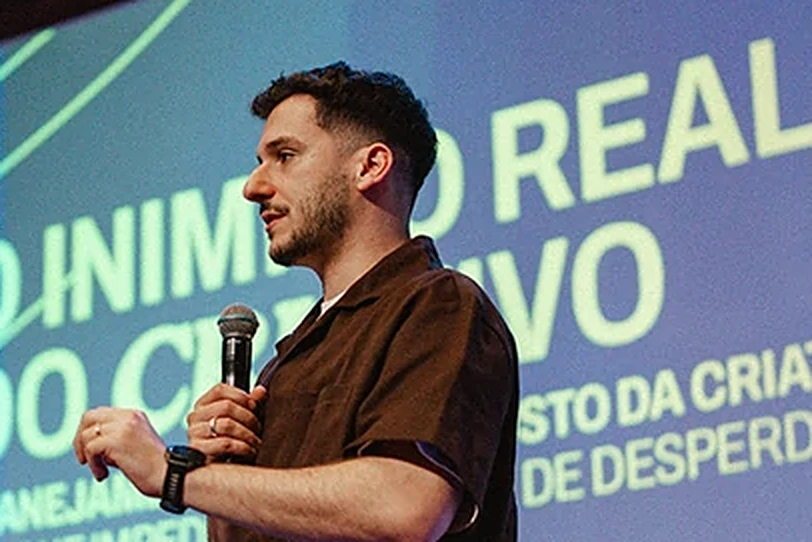 Nick Moretti ministrando em um evento